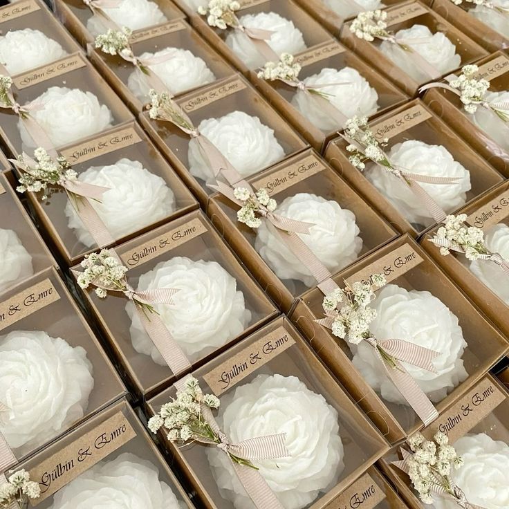 Peony scented candle with decorations