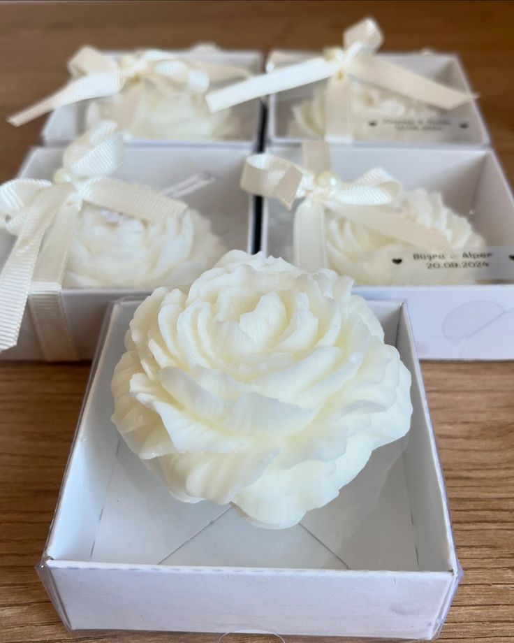 Peony scented candle with decorations