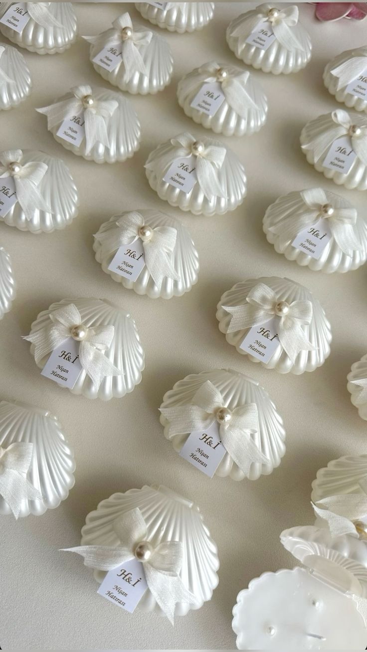 Shell scented candle