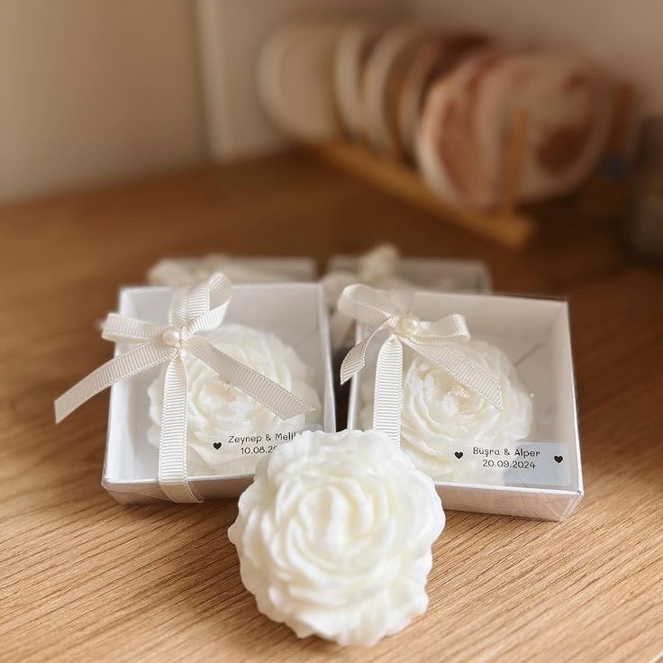 Peony scented candle with decorations